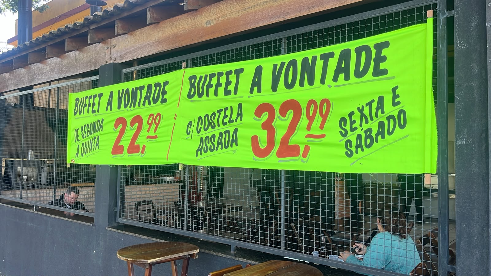 Buffet à vontade de segunda a quinta R$ 22,99 e com costela assada sexta e sábado R$ 32,99