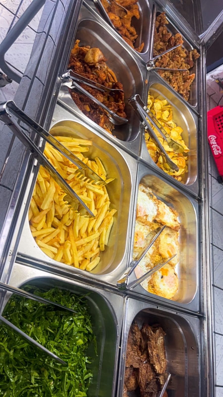 Buffet de carnes, batata frita e ovos - Sr Zulato